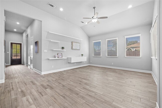 Building Photo - 8938 Intervale St