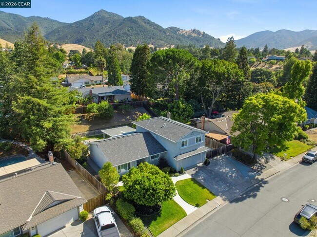 Building Photo - 717 Bloching Cir
