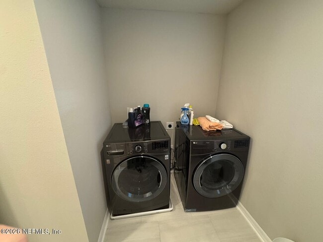 Building Photo - 217 Red Barn Rd