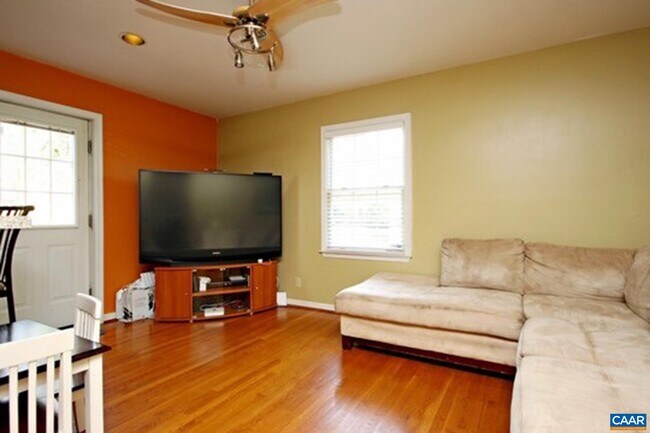 Building Photo - 755 King St