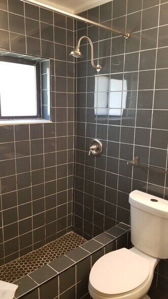 Building Photo - 1952 Madison St