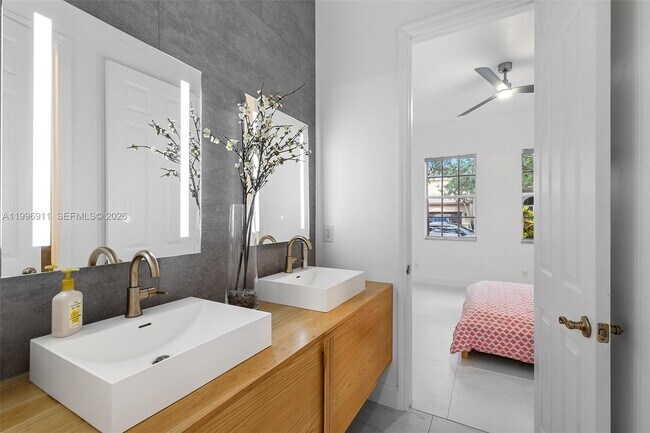 Building Photo - 3870 E Hibiscus St