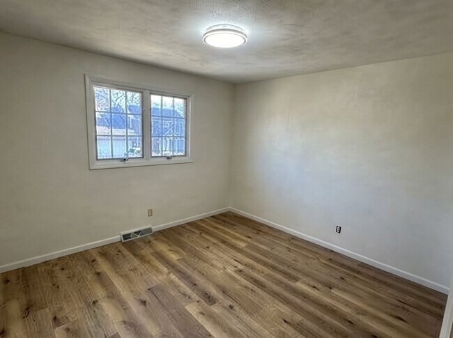 Building Photo - 3821 N Laramie St