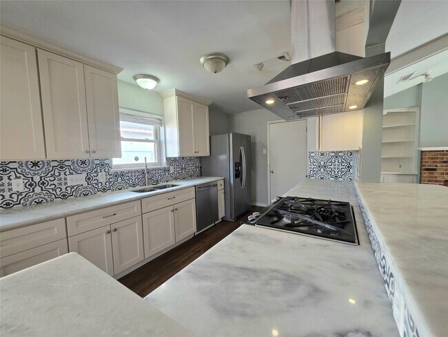 Building Photo - 3227 Dalview St