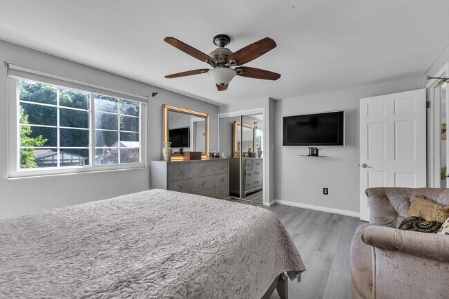 Building Photo - 5555 Patterson Dr
