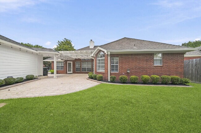 Building Photo - Refreshed 4-Bedroom in New Territory with New Paint, New Floors, and Lawn Care Included.