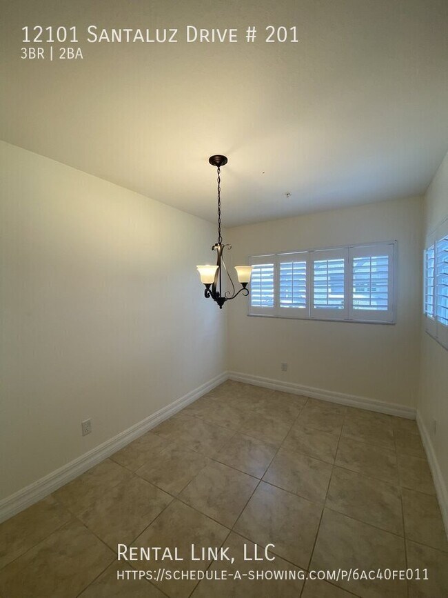 Building Photo - 12101 Santaluz Dr