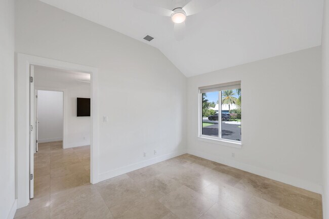 Building Photo - 1386 S Atlantic Dr