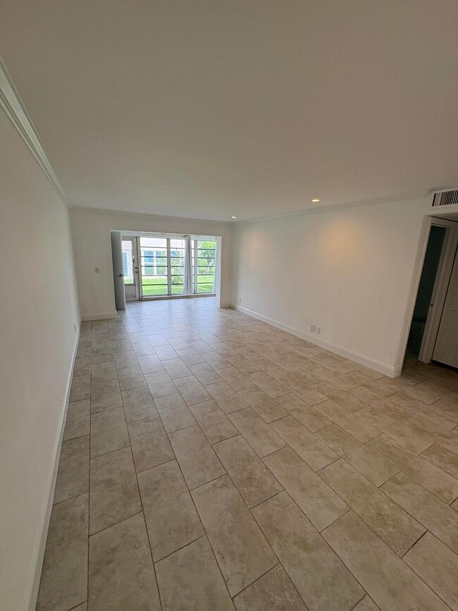 Building Photo - 1020 Silk Oak Terrace