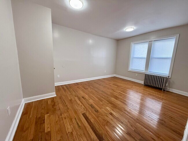 Building Photo - 546 Bergen Ave