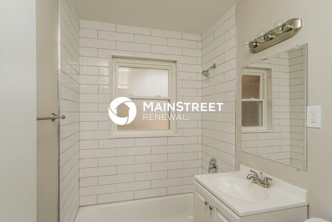 Building Photo - 3 Bedroom Pet-Friendly Home in Louisville,...