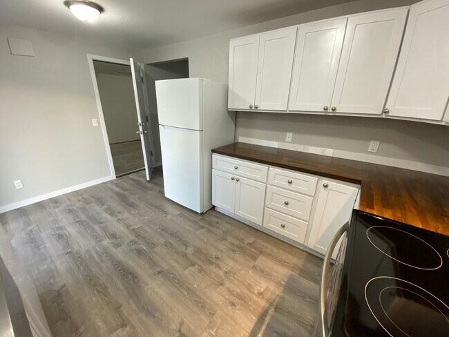 Building Photo - 309 Choker St SE