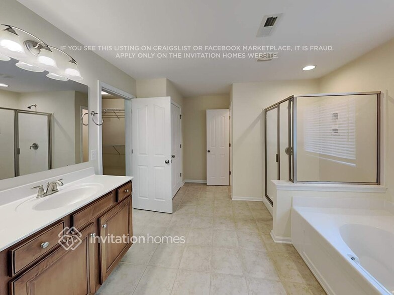 Building Photo - 16858 Rudence Ct