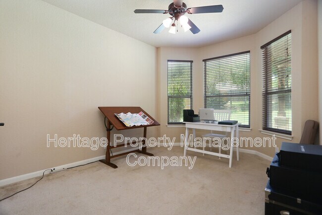 Building Photo - 611 Oxalis