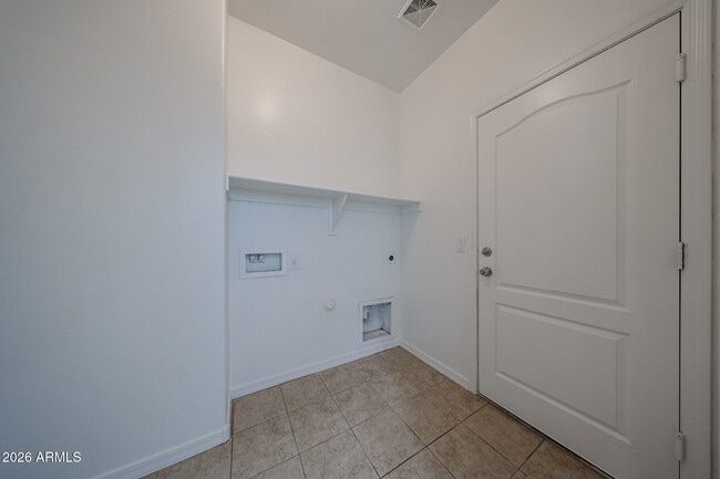 Building Photo - 41298 W Park Hill Dr