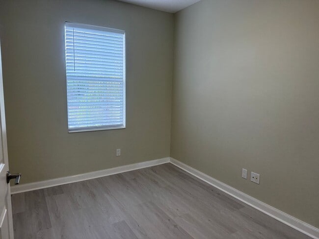 Building Photo - 1603 Napoli Dr W