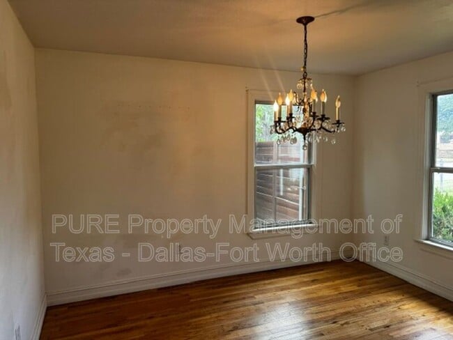 Building Photo - 2021 Bluebonnet Dr