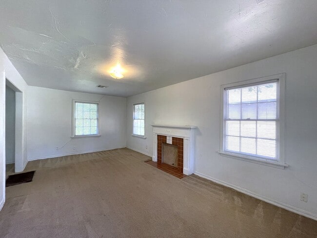 Building Photo - 1705 NW 40th St