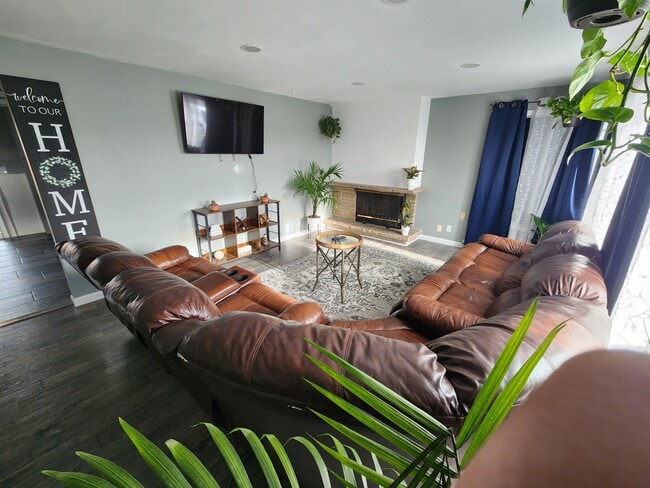 Building Photo - 2075 E Alder St