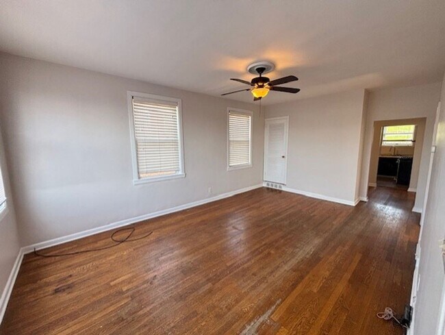 Building Photo - 2709 Pyramid Ave