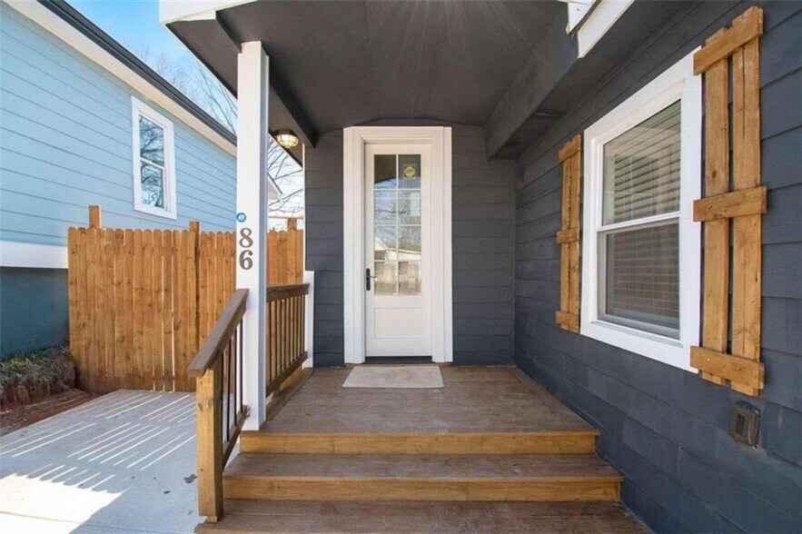 Building Photo - Room in House on Meldon Ave SE