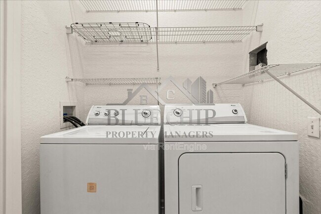 Building Photo - 6402 Cava Alta Dr