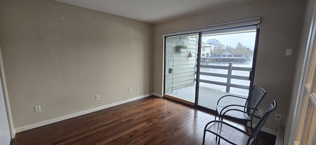 Building Photo - 7 Lake Bellevue Dr