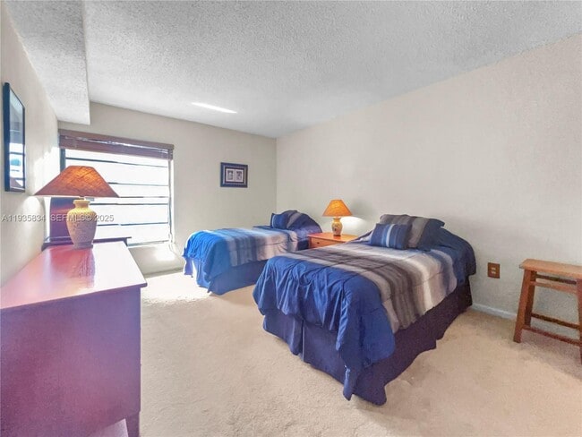 Building Photo - 9255 SW 125th Ave