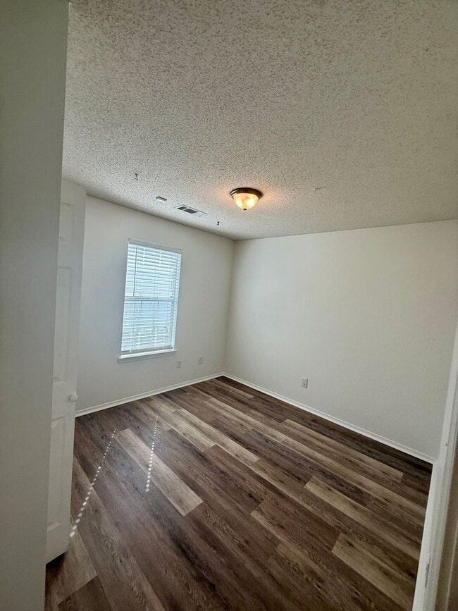 Building Photo - 1015 Allyson Ave