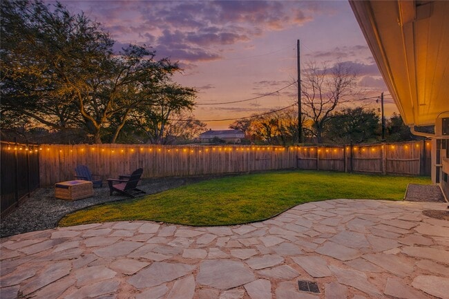 Building Photo - 3201 Westridge St