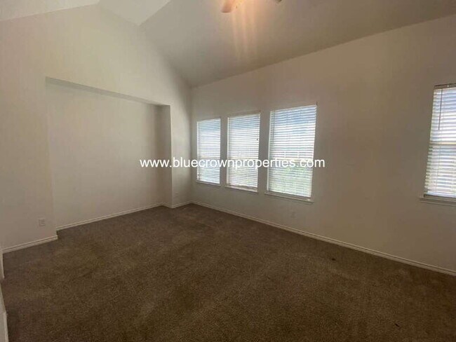 Building Photo - 2431 Klamath Dr