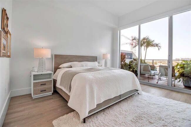 Building Photo - 301 QUAY Cmn