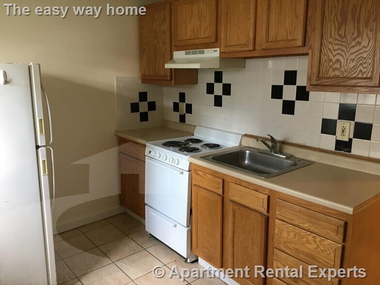 Building Photo - 15 Pine St