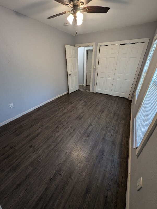 Building Photo - 406 Goliad St