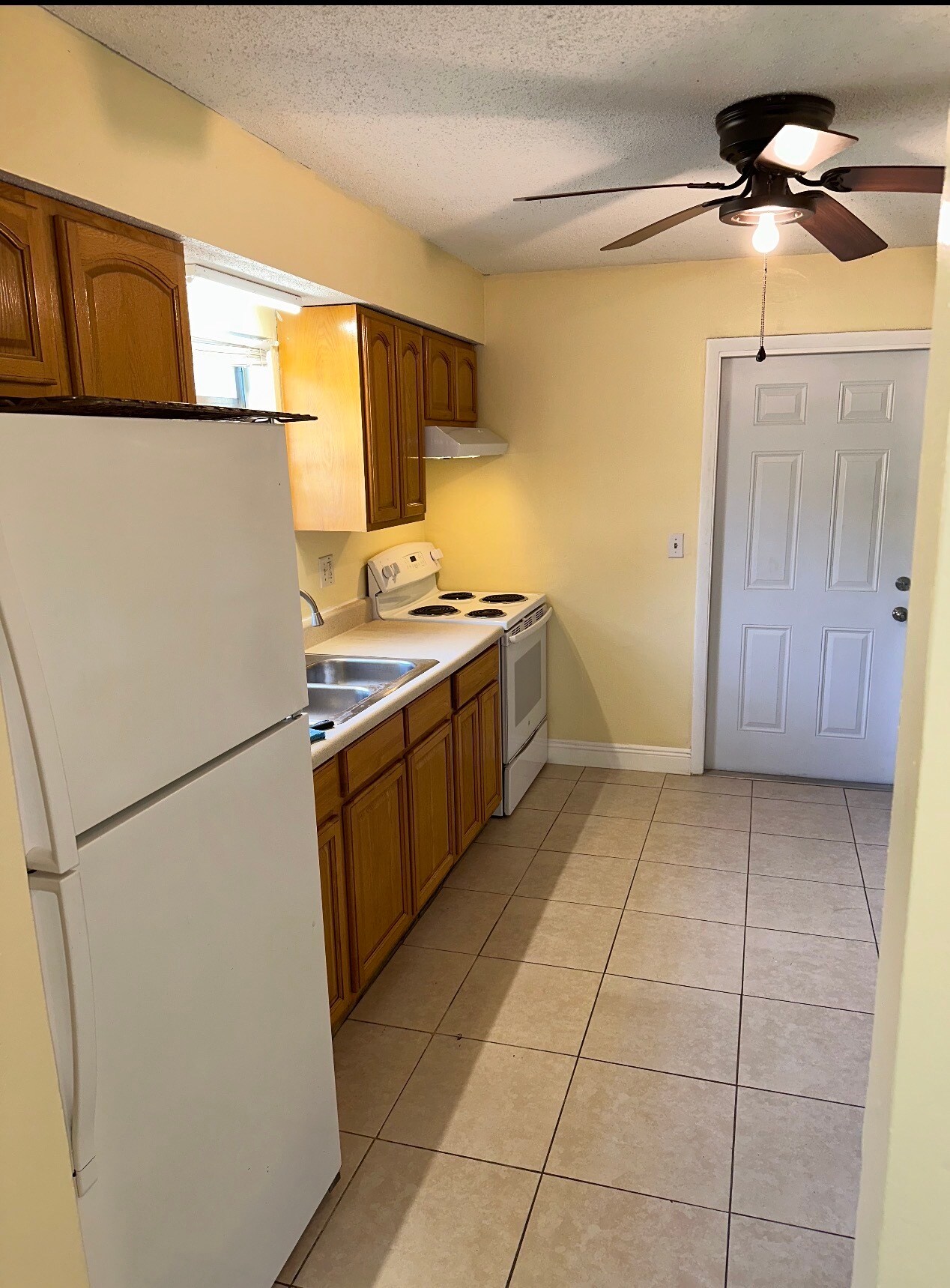 Building Photo - 1734 Gladys St