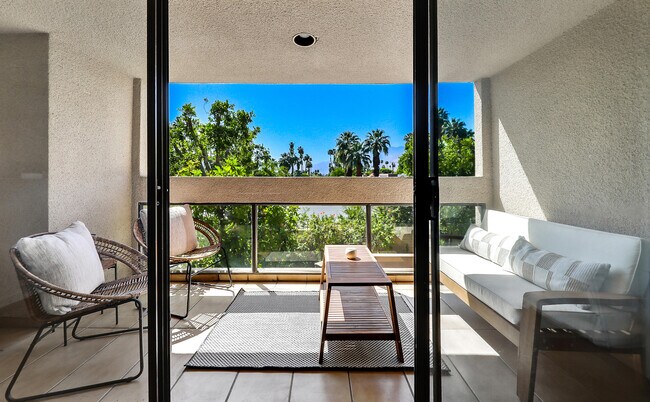 Building Photo - 835 Village Square S