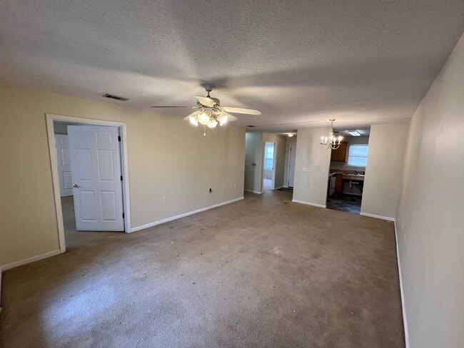 Building Photo - Apartment For Rent