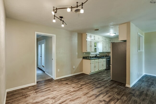 Building Photo - 5114 Fairway Blvd