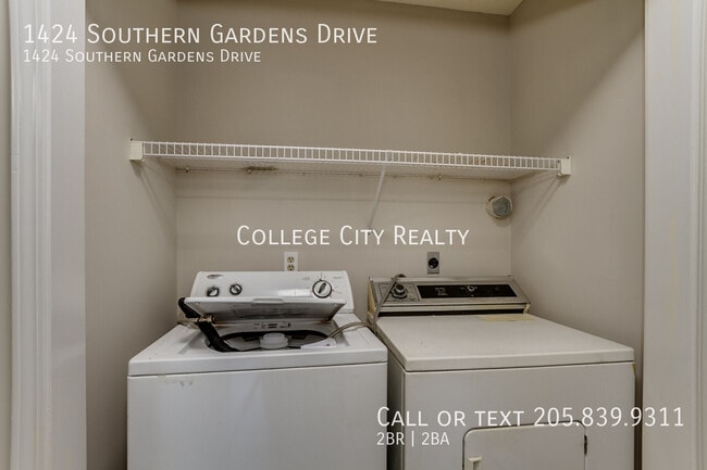 Building Photo - 1424 Southern Gardens Dr