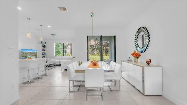 Building Photo - 304 NW 36th Ave