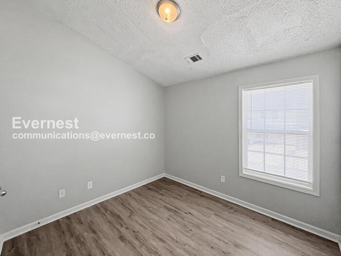 Building Photo - 8641 Thomas Rd