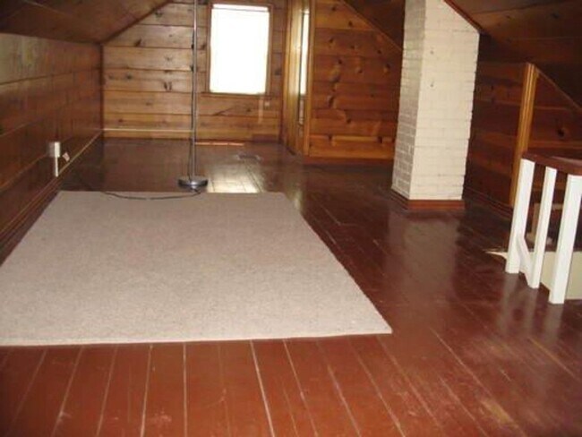Building Photo - EXTREMELY PET FRIENDLY!!  3 Bedroom, 1 Bathroom Home in Ames!