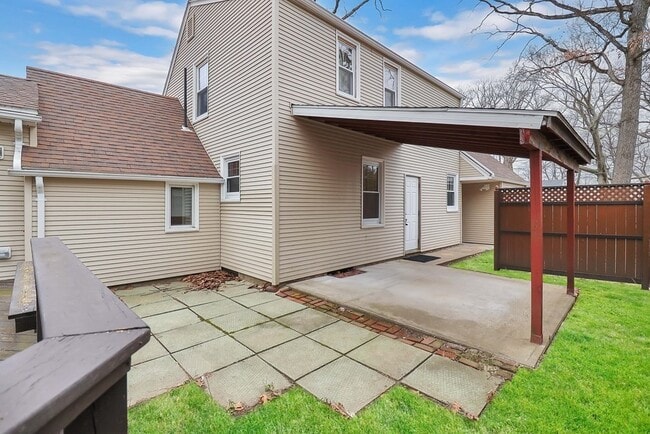 Building Photo - 142 Elmwood Ave