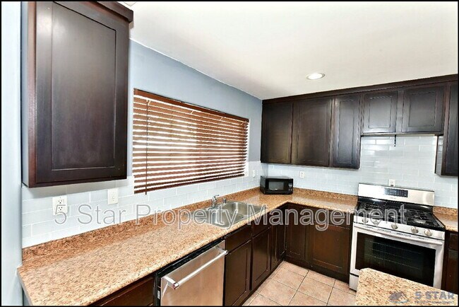 Building Photo - 6372 Franklin Ridge Dr
