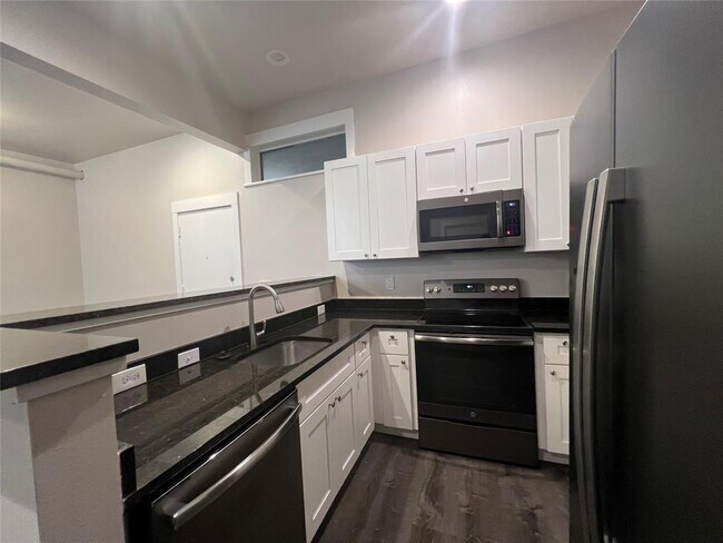 Building Photo - 809 Vance St