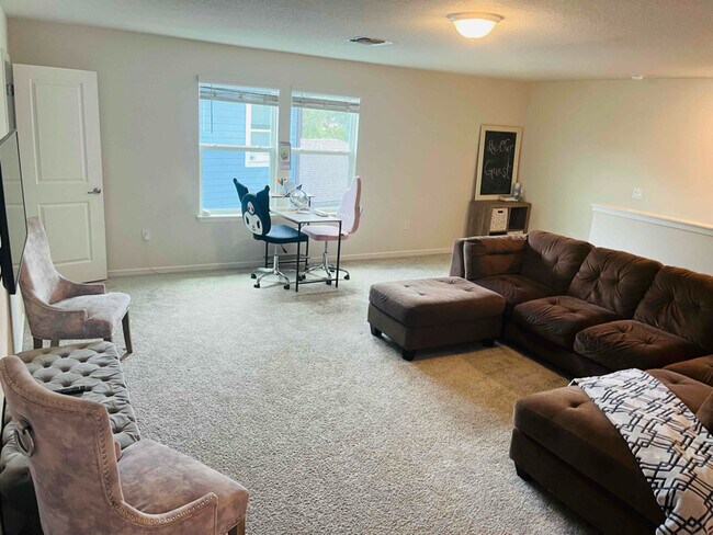 Building Photo - 30572 Thunderbird Dr