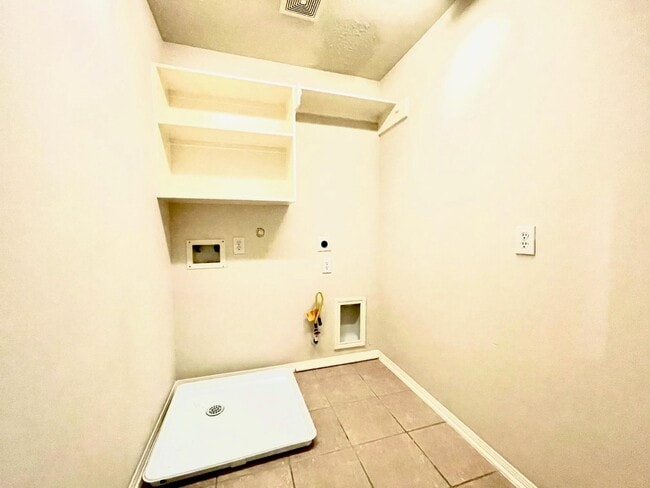 Building Photo - 14555 Gleaming Rose Dr