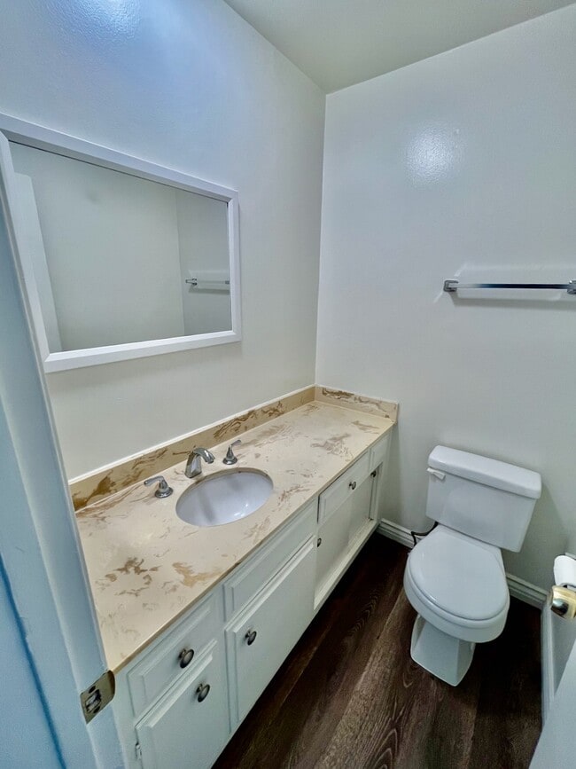1/2 Bath off Living room2 - 5215 Sepulveda Blvd