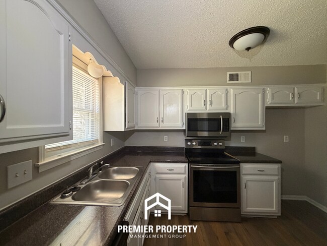 Building Photo - Charming 3BR/2BA Bartlett Area Home | Vaulted Ceilings, Fireplace & Stainless Steel Stove