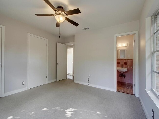 Building Photo - 1110 Fieldcrest Dr
